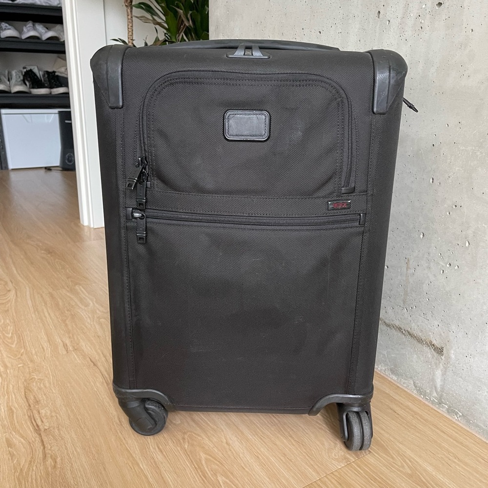 Tumi Alpha 2 Continental Carry-On Luggage
